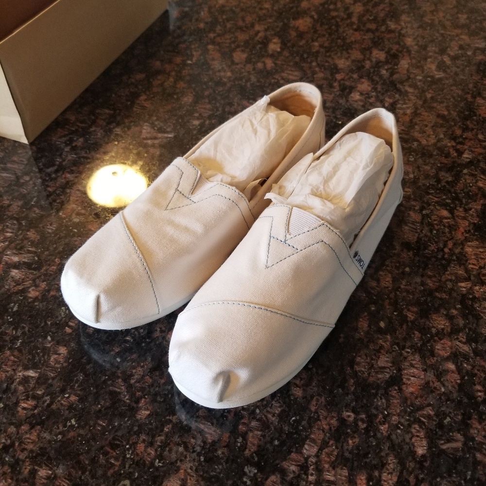 Toms White Canvas Shoes new in box